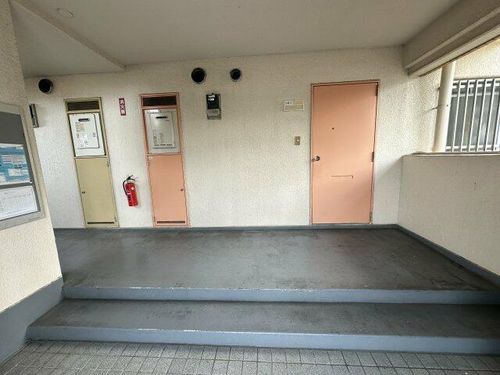 パープルマンションの玄関