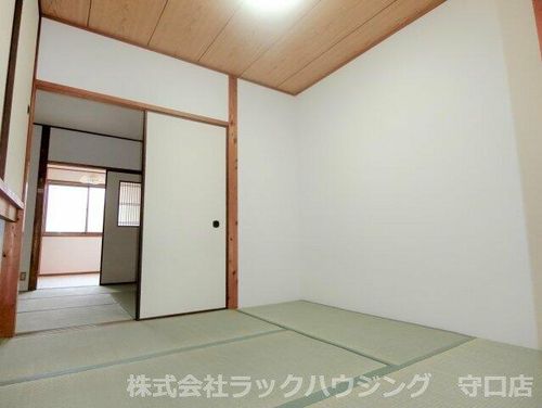 サンライズ栄の居間