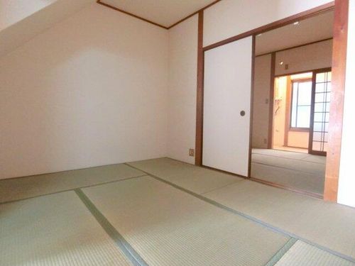 サンライズ栄の居間