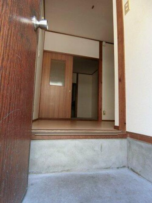 サンライズ栄の玄関