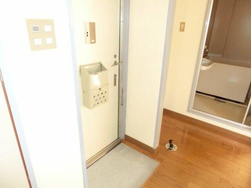 ハイツ都101の玄関