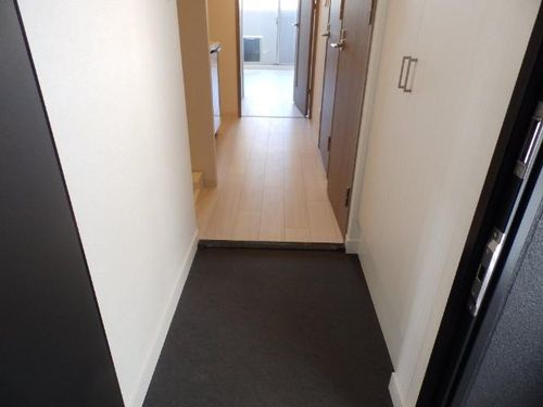 ファステート名古屋ラプソディの玄関