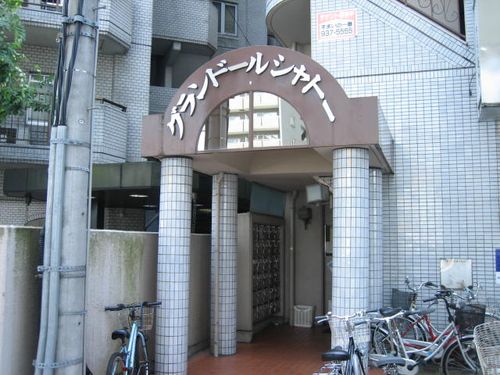 グランドールシャトー802の外観