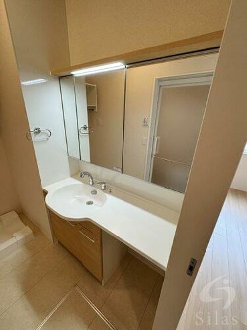 Bnext 嵯峨の内装