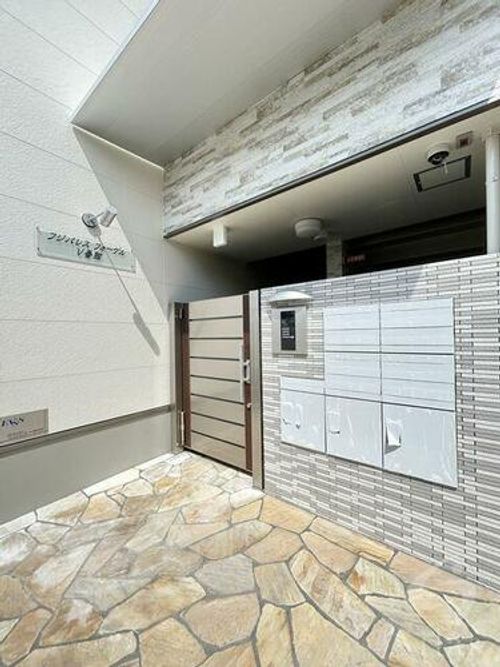 フジパレス フォーゲルⅤ番館の玄関