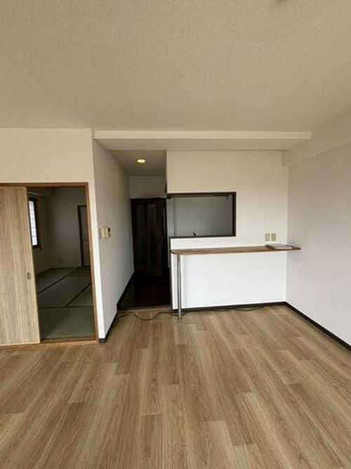 レジデンスコマイ0601の居間