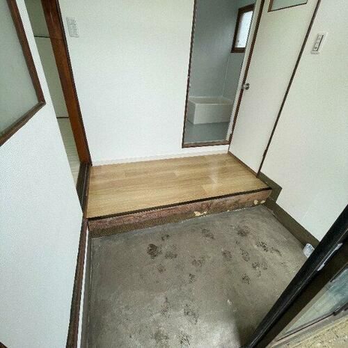 エヌエスハイツ102の玄関