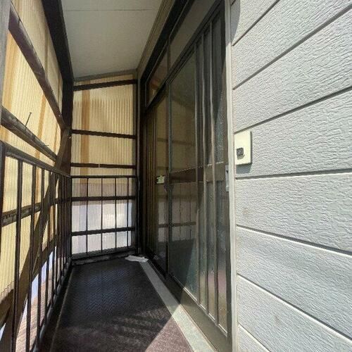 エヌエスハイツ102の玄関