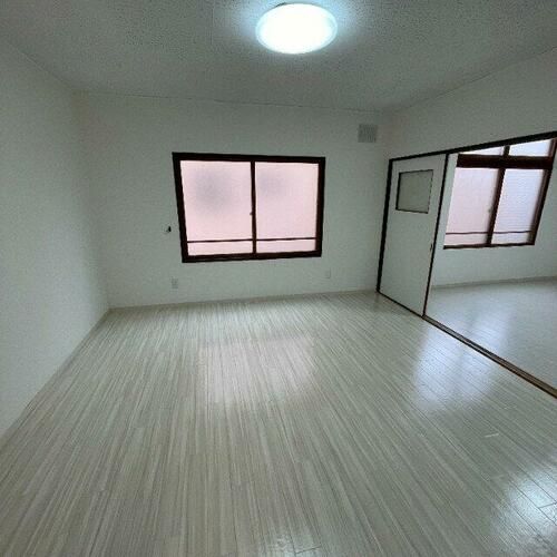 エヌエスハイツ102の居間