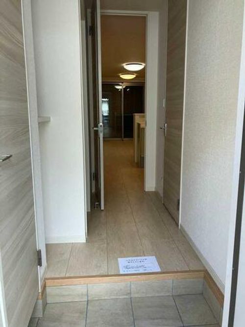 CORT UESHO 姉小路0102の玄関