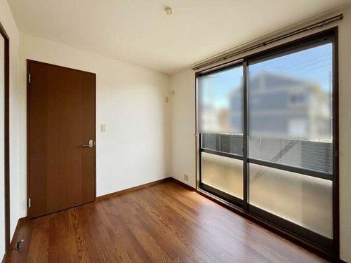 シティパレスIIA102の居間