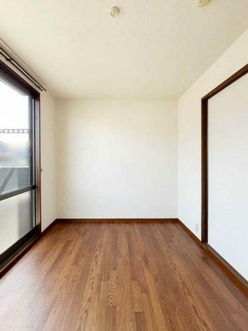 シティパレスIIA102の居間