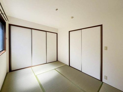 シティパレスIIA102の居間