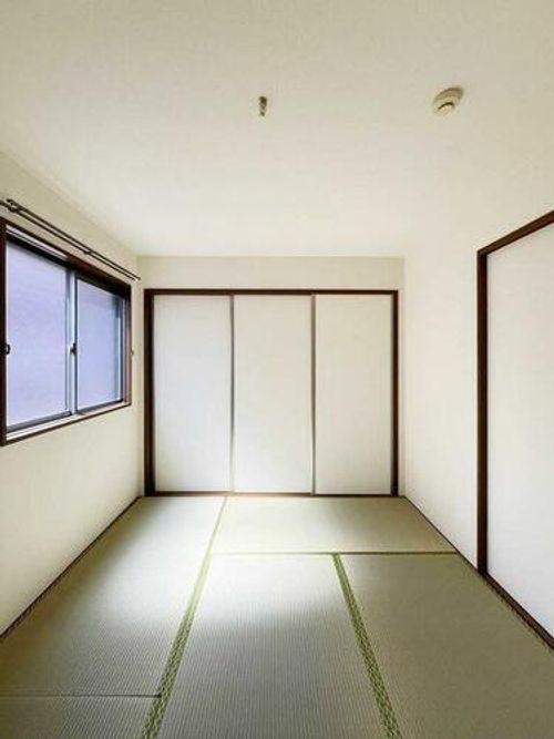 シティパレスIIA102の居間