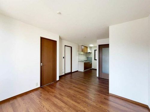 シティパレスIIA102の居間