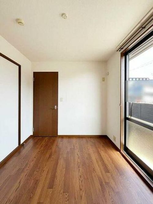 シティパレスIIA102の居間