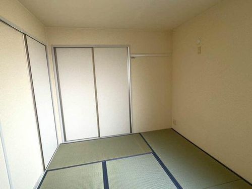 グレイス21D棟E棟E101の居間