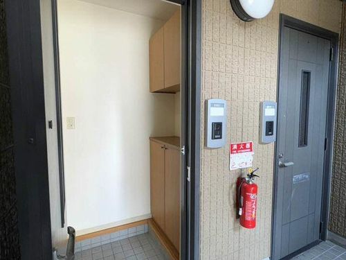 グレイス21D棟E棟E101の玄関