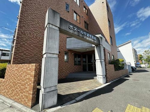 ボヌール中道参番館302の玄関