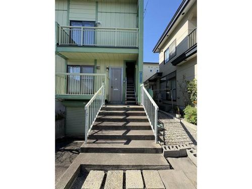 本通4丁目10番1棟2戸2Fの玄関