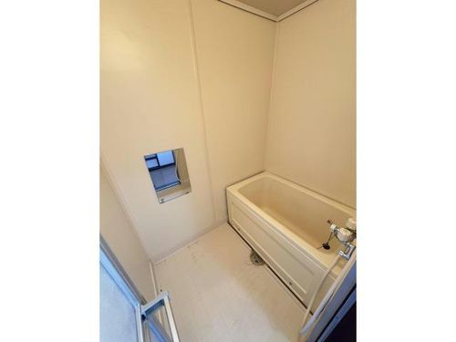 本通4丁目10番1棟2戸2Fの風呂