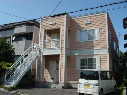 パオス湯川2Fの外観