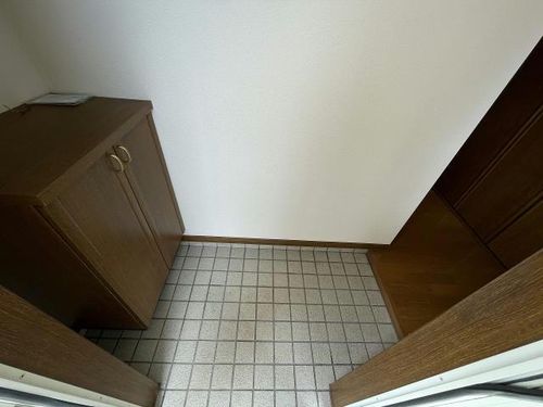 パオス湯川2Fの玄関