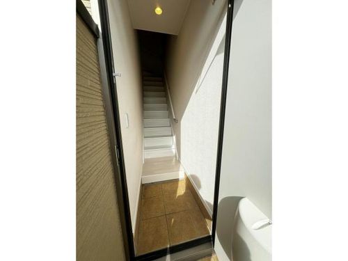 グレイス本通201の玄関