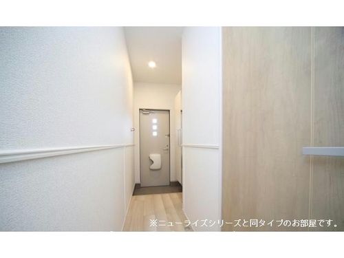 プティ フォレスタ柏原Ⅱの玄関