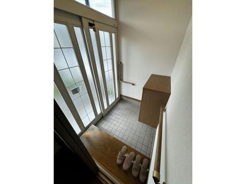 本通1丁目13番 一棟二戸の玄関