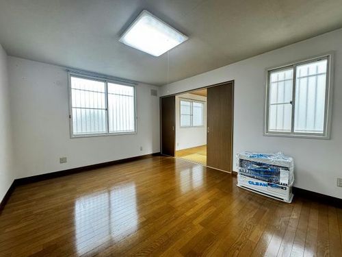 本通1丁目13番 一棟二戸の居間