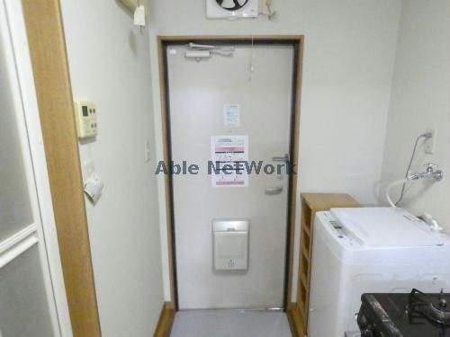 パレスはちまん107の玄関