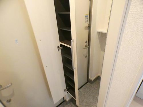 愛知県岡崎市昭和町字神郷(アパート)の賃貸物件の玄関