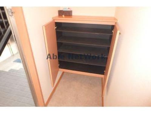 ファミール二池の玄関