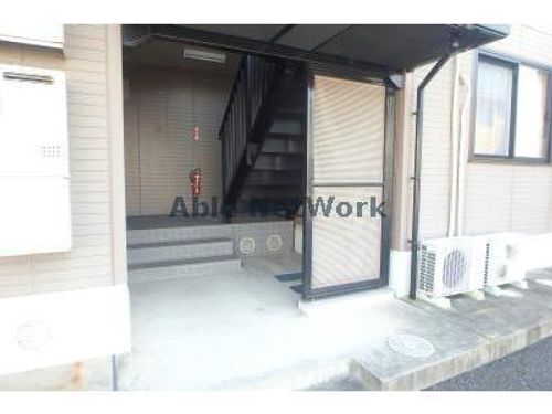 ファミール二池の玄関