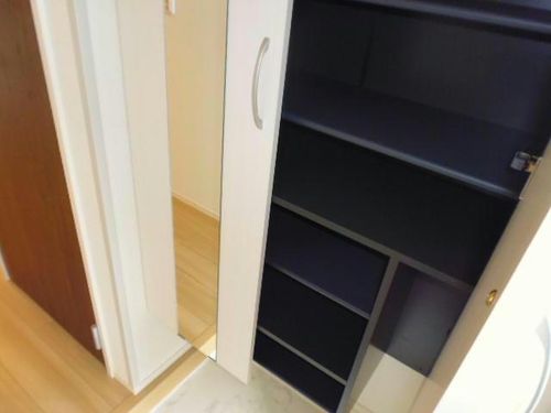 クレストコート米津の玄関