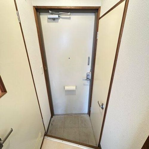 プラザマンション水元211の玄関