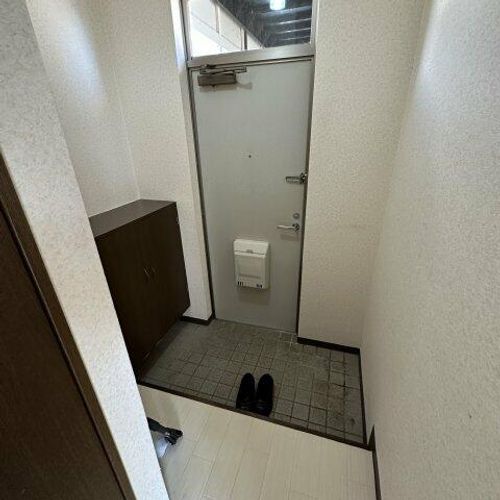 ファーストC101の玄関