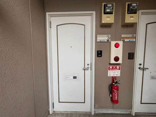 フレグランス旭0106の玄関