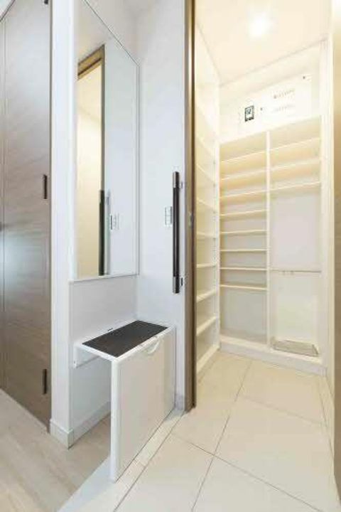 グランマスト白壁二丁目0104の玄関