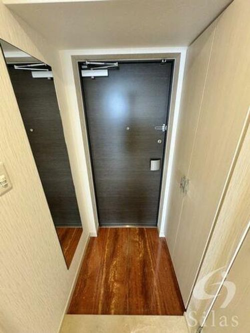 プレジオ帝塚山の玄関