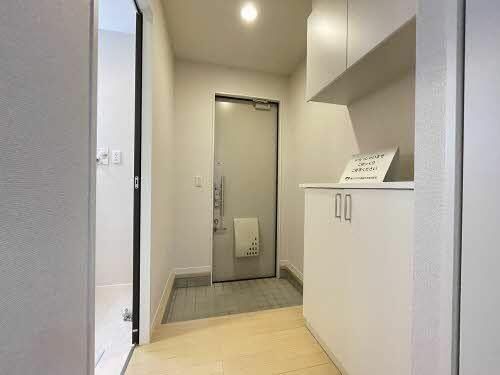 エアホルク ヴィラ A棟の玄関