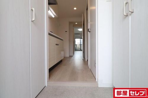 郷前町2丁目マンション201の玄関