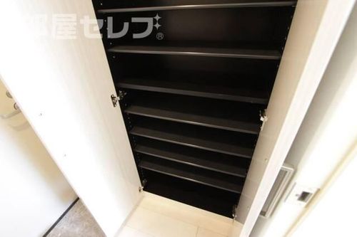 エトワール大曽根の玄関