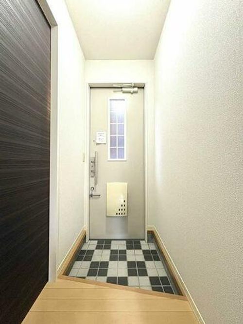 ヴァーチャスの杜 B棟B0103の玄関