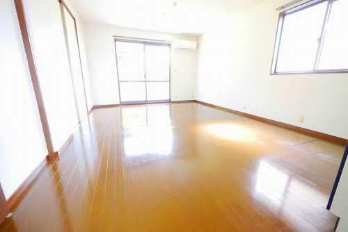 シャーメゾン中曽根 B棟B0102の居間