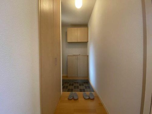 アムール半田 A棟A0102の玄関