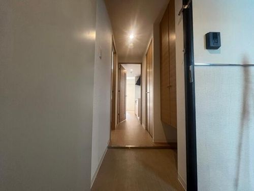 北海道札幌市中央区大通西24丁目(マンション)の賃貸物件の玄関