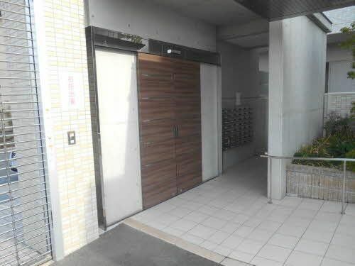 ルーチェ千里山0108の玄関