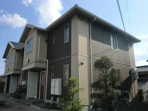 エーアスト湯川 B棟B0101の外観